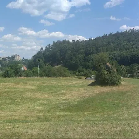 Naturidyll Mit Blick Auf Längste Burg Der Welt Wanghausen