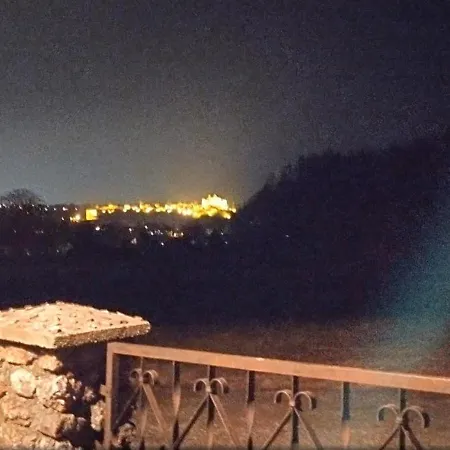 Naturidyll Mit Blick Auf Längste Burg Der Welt